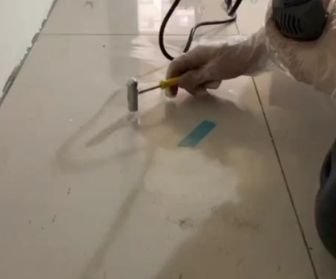 南谯瓷砖开裂维修公司专业分享瓷砖在铺贴前如果没有沥干水分，将会导致以下问题