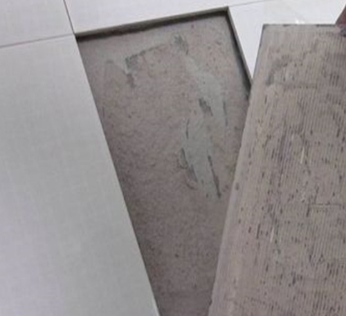 南谯瓷砖空鼓维修公司分享瓷砖铺贴时如果打浆（即涂抹在瓷砖背面和基层上的砂浆或瓷砖胶）过少，会带来以下问题